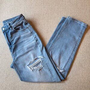 American Eagle Mom Straight Jeans Distressed Light Wash Size 2 Womens Denim